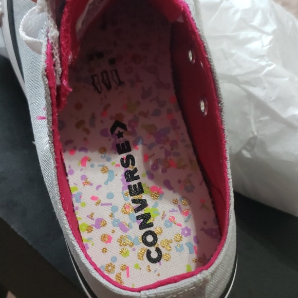 Converse - Picture 2 of 3